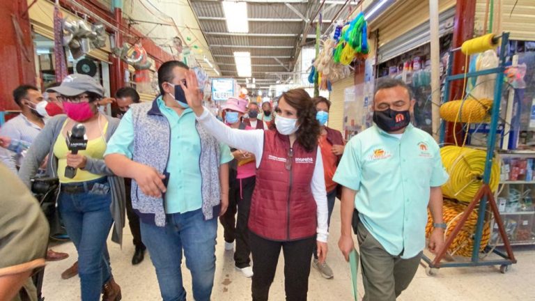 Dolores Padierna recorriendo mercados