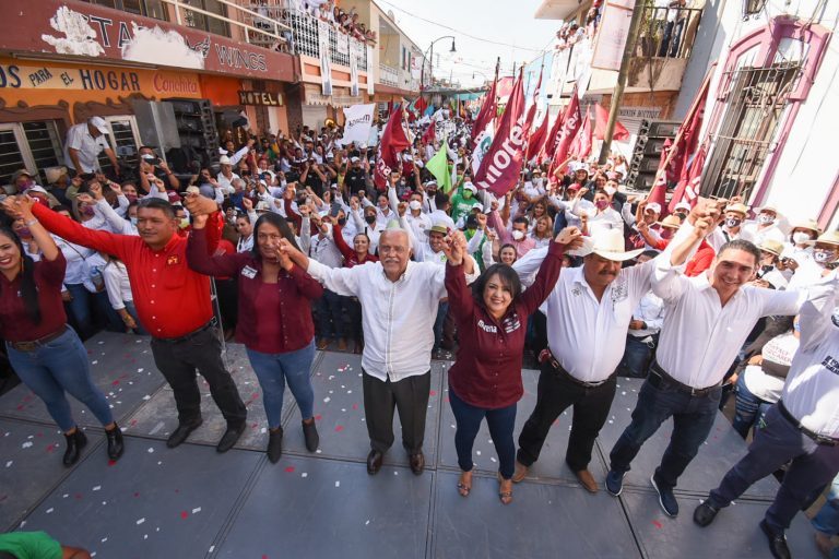 Miguel Angel Navarro Quintero en cierre de campaña