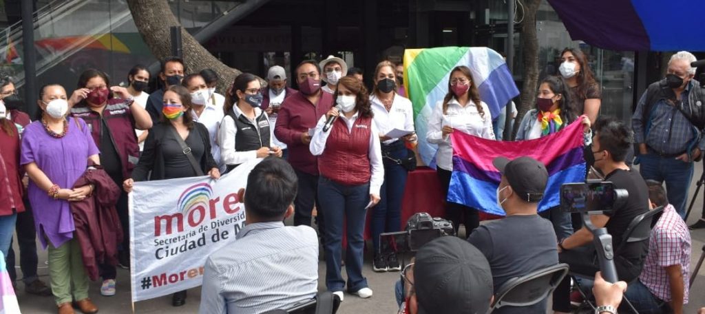 Dolores Padierna con comunidad LGBTTTIQ