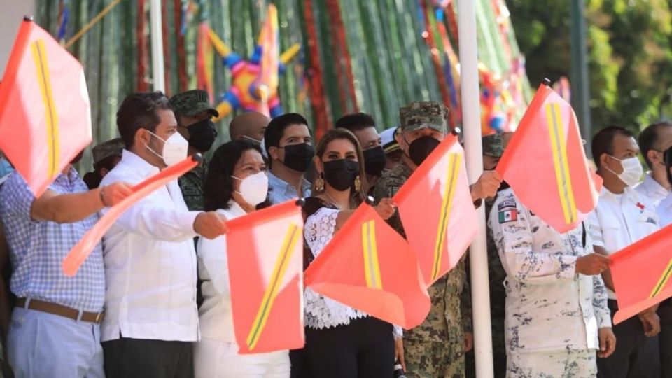 Evelyn Salgado Pineda, gobernadora de Guerrero dando el banderazo de salida.
