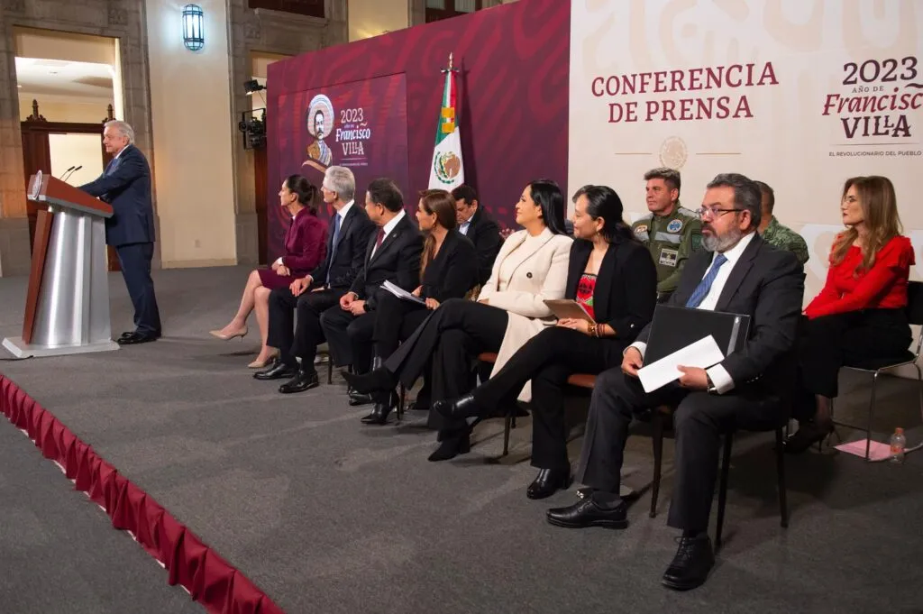 Conferencia mañanera sobre conectividad al aifa