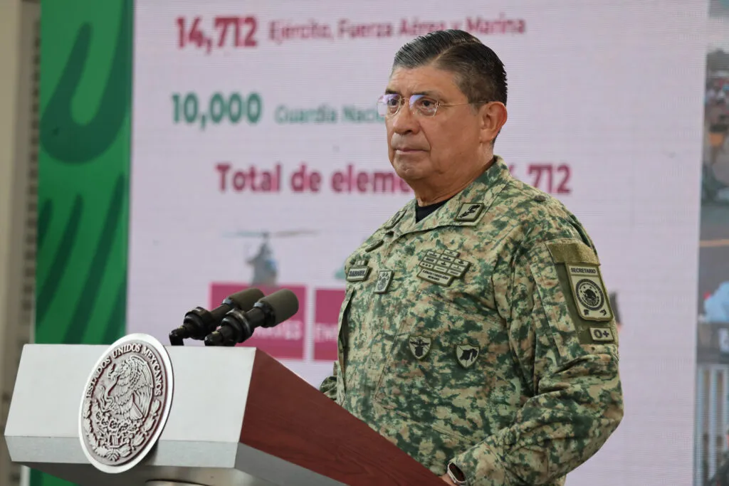 Sedena distribuye más de 87 mil paquetes de enseres domésticos