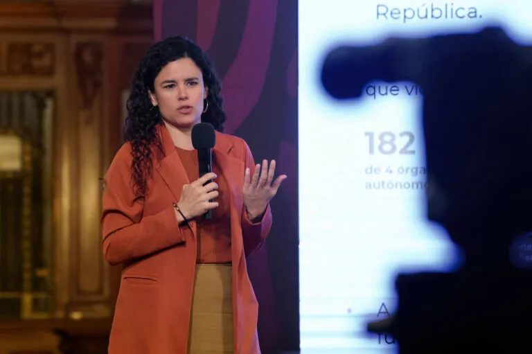 l presidente Andrés Manuel López Obrador encabezó la exposición de iniciativa de reforma a la Constitución que ratifica la austeridad republicana como principio rector para la correcta administración del presupuesto