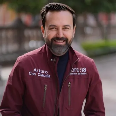 La activista Ana Pat Arteaga Massieu presentó una denuncia en contra del diputado de Morena Arturo Ávila Anaya ante la Fiscalía de la CDMX.