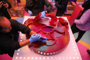 Por quinta ocasión, el CEO de Farmacias Similares, Víctor González Herrera, recibió un nuevo récord Guinness.