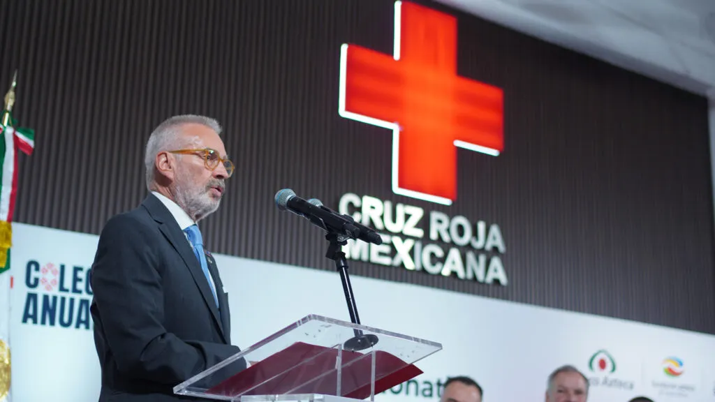 Banco Azteca logra donativo de 4 millones para Cruz Roja