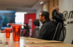 Elektra impulsa empleo local con ensamble récord de motocicletas